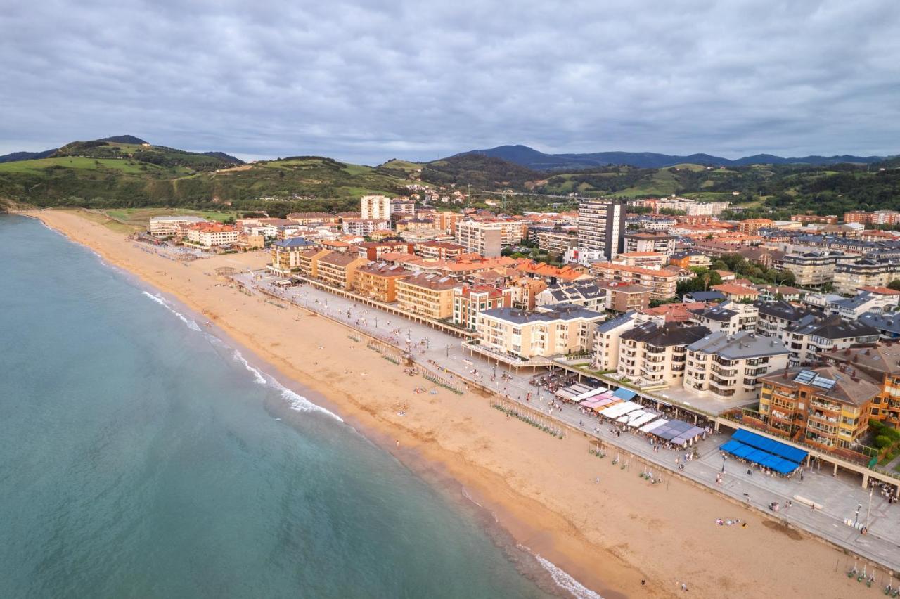 Zarautz Beach With Parking By Aston Rentals Εξωτερικό φωτογραφία